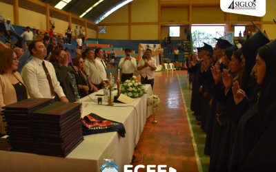 ORGULLO FCEE TODA LA PROMOCIÓN BICENTENARIO 2025 EN VILLA SERRANO OBTIENEN LA PROFESIONALIZACIÓN